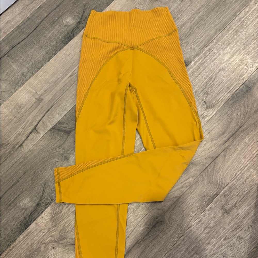 Arie Offline leggings.